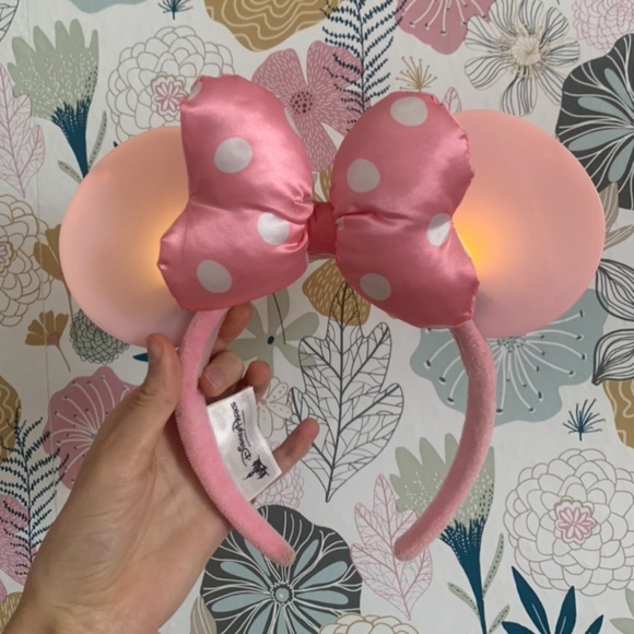 Pink Light Up Disney World Minnie Ears - Picture 2 of 3